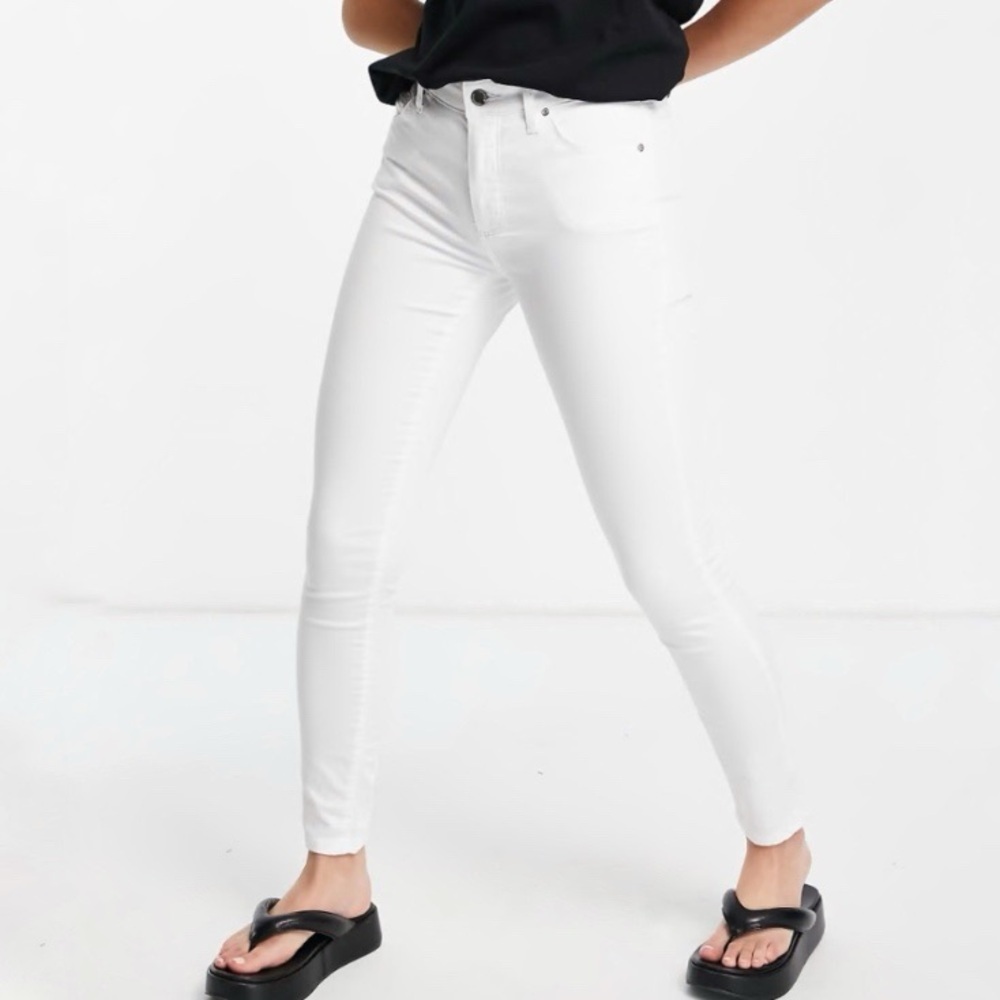 TOPSHOP Moto Leigh White Skinny Jeans!